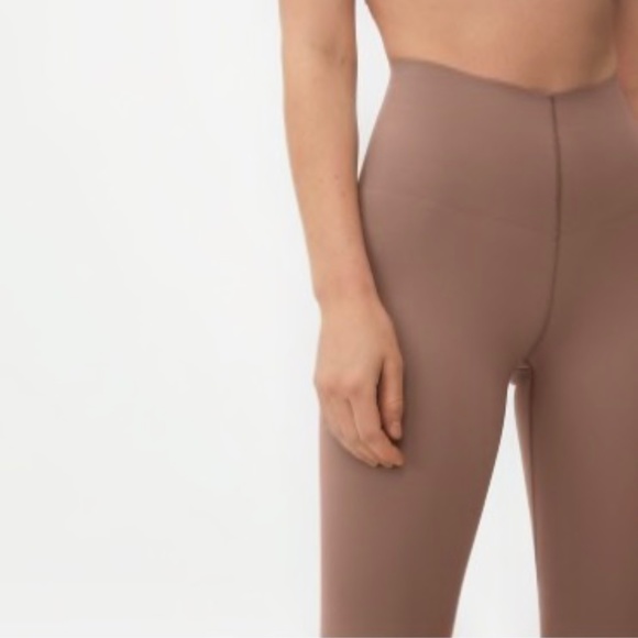 Everlane Perform Sculpt Legging - Picture 8 of 8